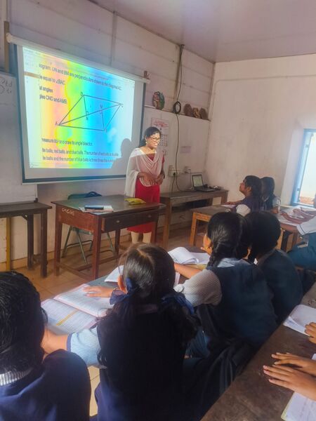 പ്രമാണം:43088 hitech classroom.jpg