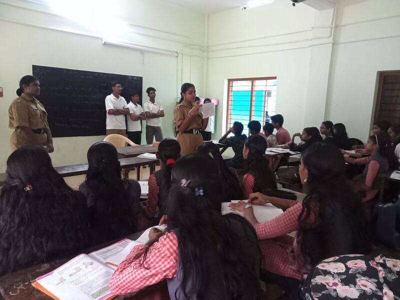 പ്രമാണം:44060 -04 lahari.jpg