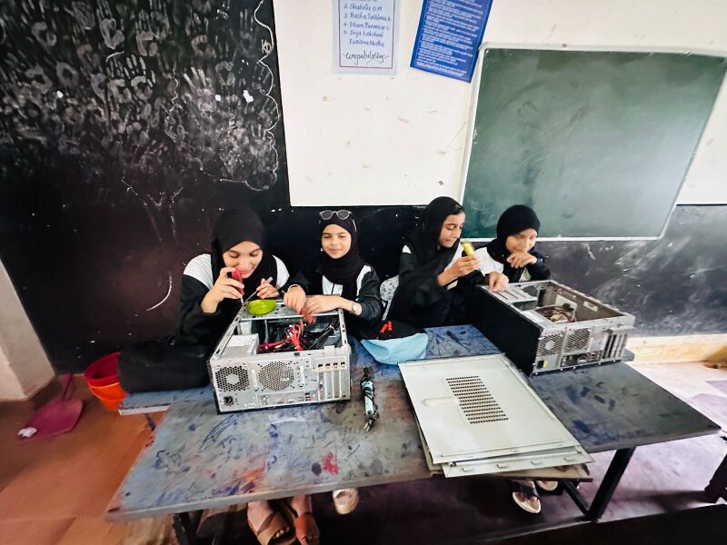 പ്രമാണം:16008 hardware 6.jpeg