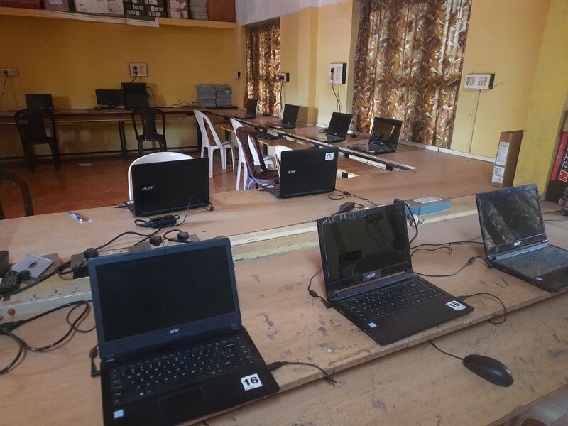 പ്രമാണം:18080 COMPUTERLAB.jpg
