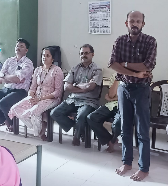 പ്രമാണം:19009-Digital magazine release - HEADMASTER.png