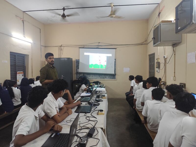 പ്രമാണം:19054 schoolcamp phase12.jpg