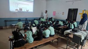 19528 High tech class exam.jpg