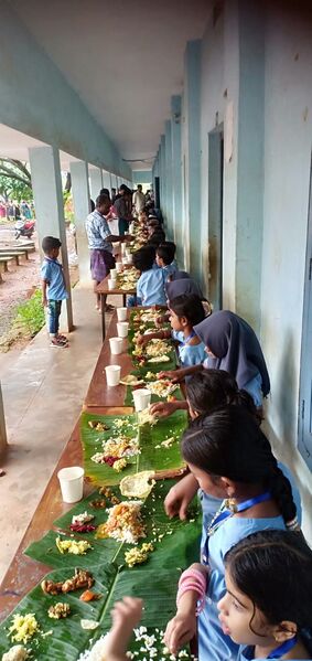 പ്രമാണം:19619 onam.jpeg