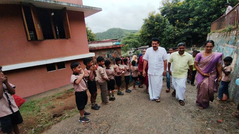 പ്രമാണം:21801 GLPS AGALI വർണകൂടാരം 13.jpg