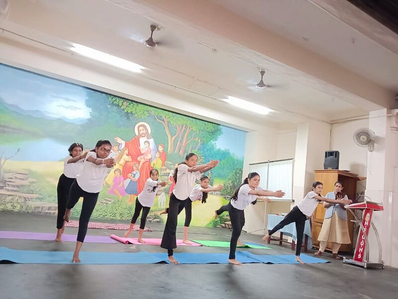 പ്രമാണം:22053 yoga.jpg