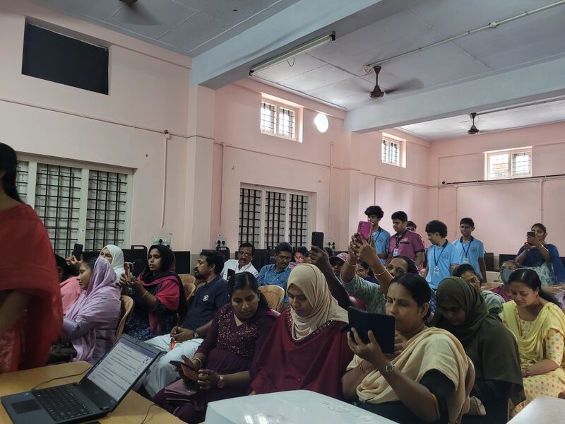 പ്രമാണം:25044 AI Awareness class 9.jpg