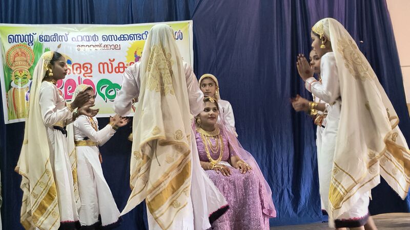 പ്രമാണം:25044 School kalolsavam 5.jpg