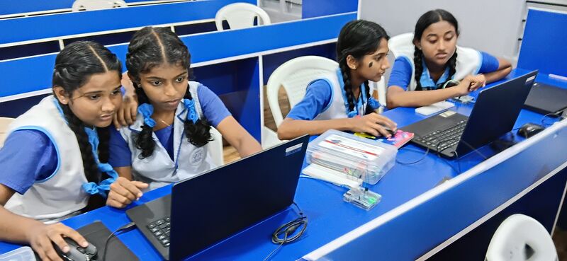 പ്രമാണം:35052 robotics25 1.jpg