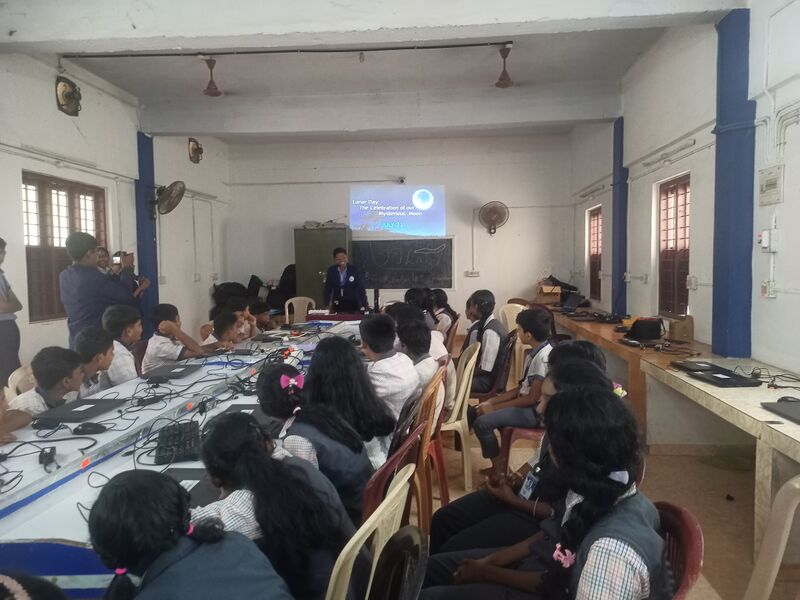 പ്രമാണം:36026 2025chandradinam4.jpg