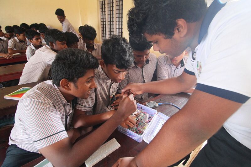 പ്രമാണം:37001-Robotics Class-1.jpg