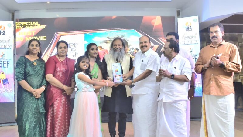 പ്രമാണം:38032 pta award1.jpg