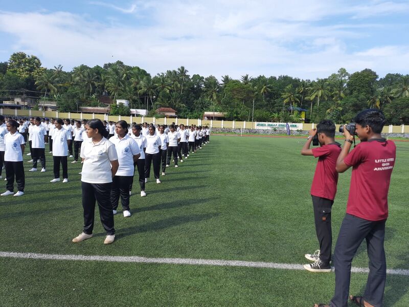 പ്രമാണം:42003 yoga day.jpeg