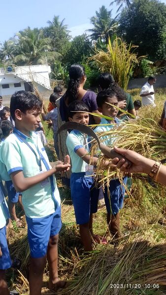 പ്രമാണം:43428 fieldtrip5.jpg