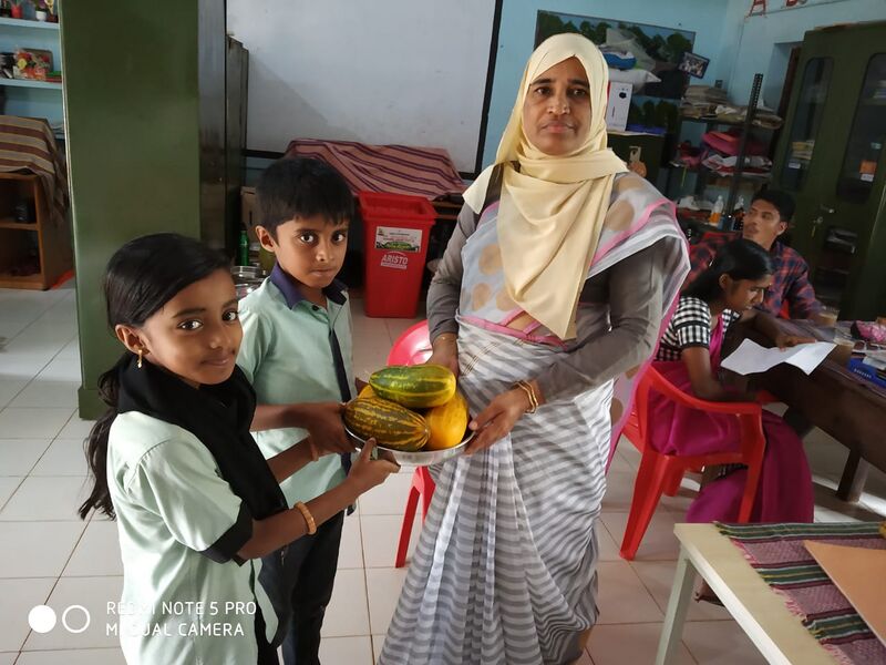 പ്രമാണം:48502 വിളവെട‍ുപ്പ് 2.jpeg