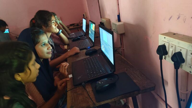 പ്രമാണം:Video editing.jpg