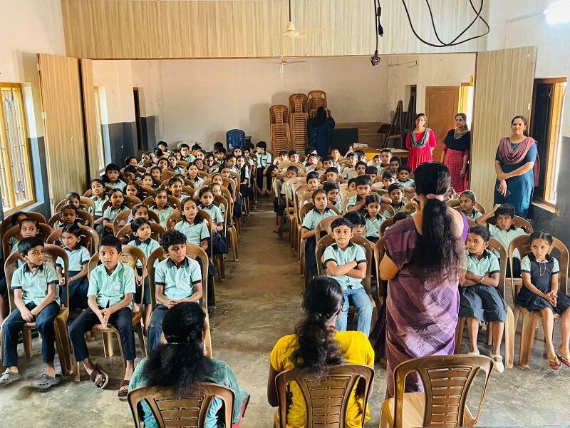 പ്രമാണം:12323 health class.jpg