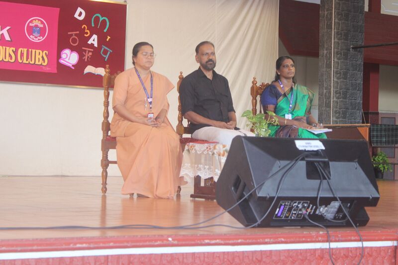 പ്രമാണം:13006 reading1.JPG