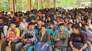 13085 school reopening day.jpg