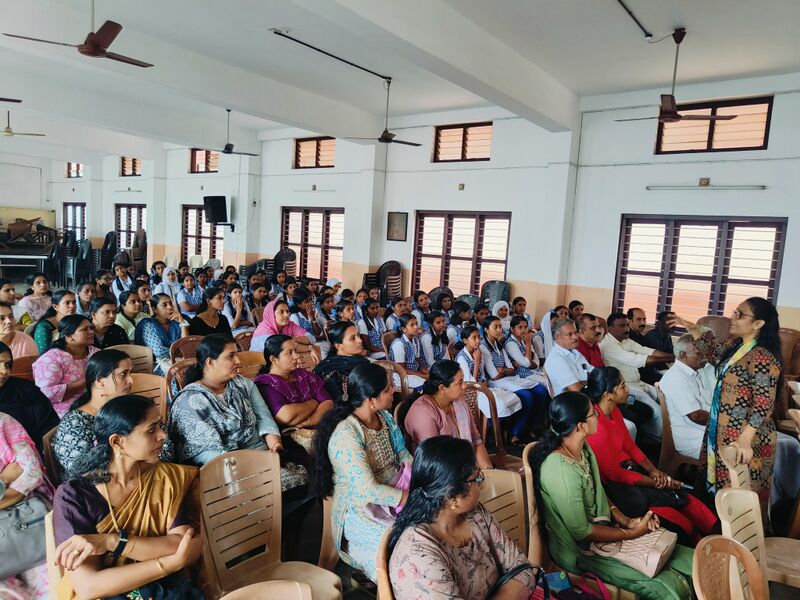 പ്രമാണം:16002 ammaariyan28 25.jpg