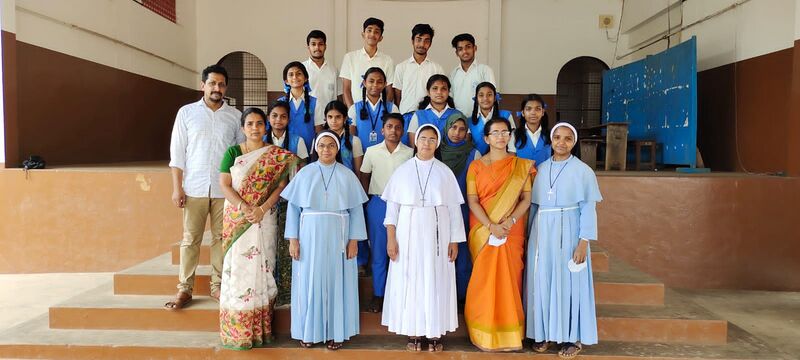 പ്രമാണം:25024 mathsclub.jpg