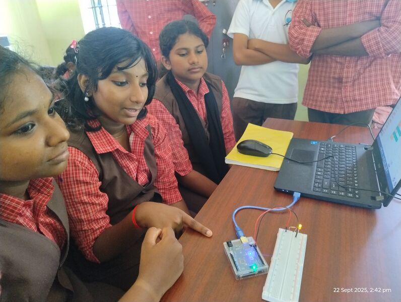 പ്രമാണം:36015 up robotics6.jpg