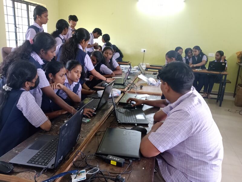 പ്രമാണം:36065 HS Robo7.jpg