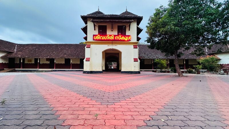 പ്രമാണം:42053 my school school front.jpg