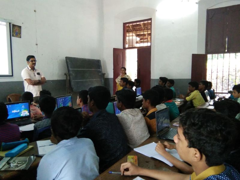 പ്രമാണം:45051 Nithinsir's visit.jpeg