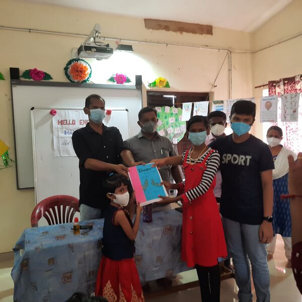 പ്രമാണം:Hello English.jpg