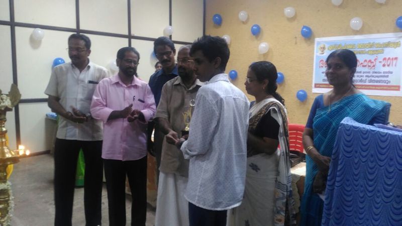 പ്രമാണം:അവാർഡ് ദാനചടങ്ങ്.jpg