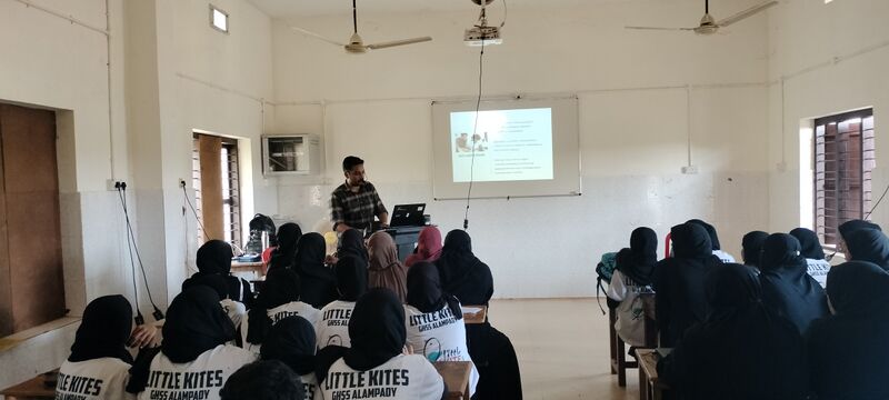 പ്രമാണം:11022 lk camp 01.jpg