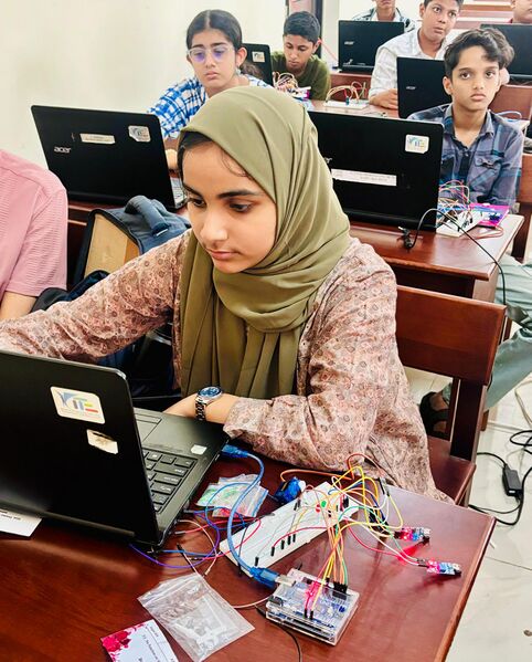 പ്രമാണം:13000 58.r.jpg