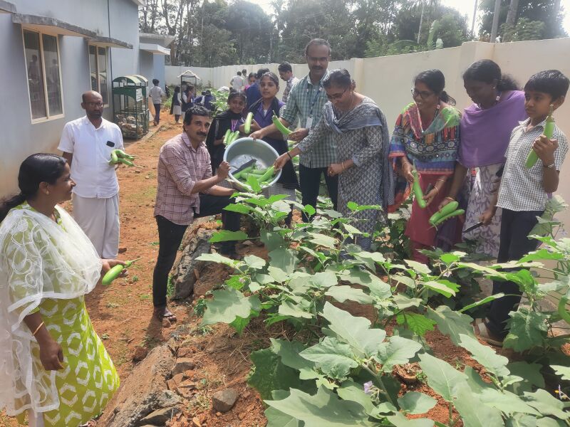 പ്രമാണം:15088 veg vilavedupp 4 24.jpg