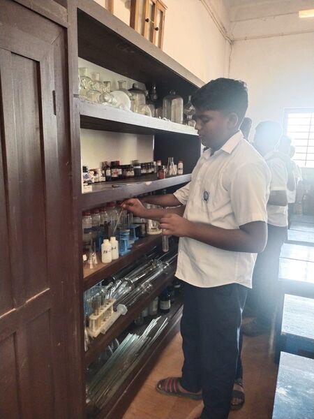 പ്രമാണം:17083 hightech lab.jpg