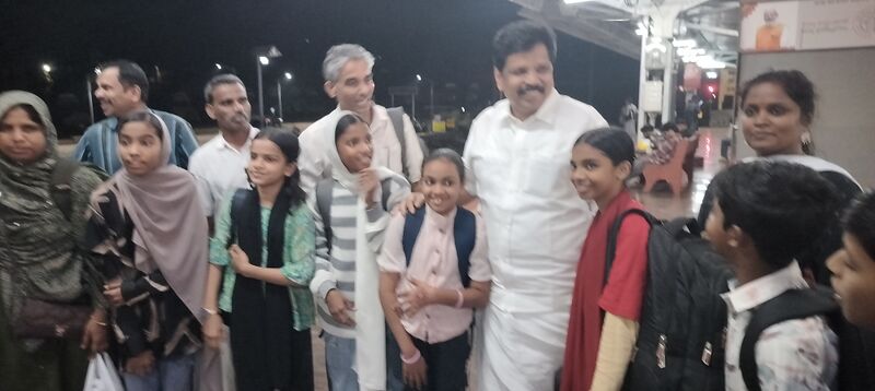 പ്രമാണം:18660-hv-ap (1).jpg