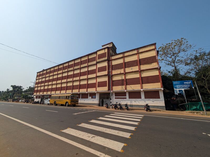 പ്രമാണം:19036 SCHOOL MAIN BUILDING.jpg