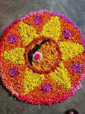 19051 pookkalam4.jpg