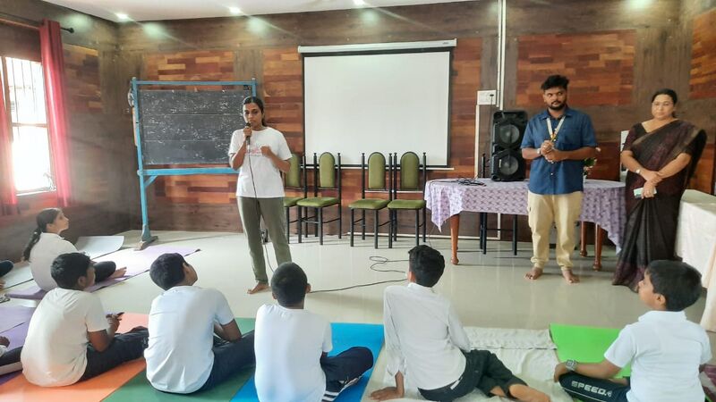 പ്രമാണം:26059-yoga day 1 .jpeg