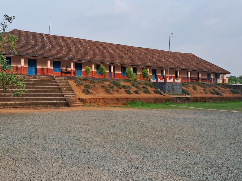 പ്രമാണം:33089-School-UP Section.jpg