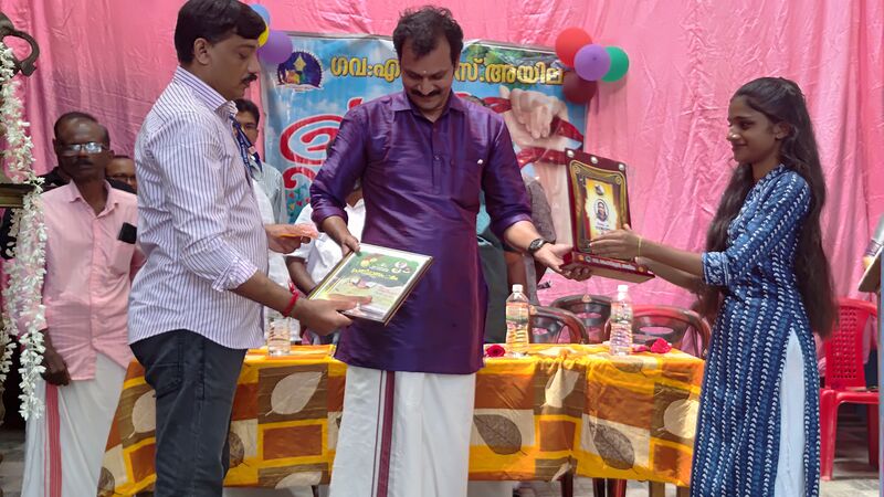 പ്രമാണം:42085 prathibhasangamam 9.jpg