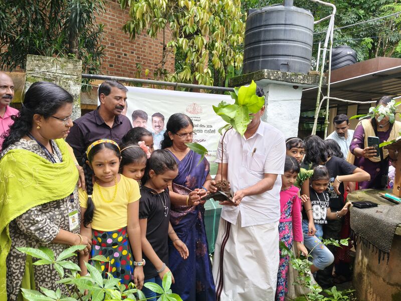 പ്രമാണം:43422-1tvpm.jpg