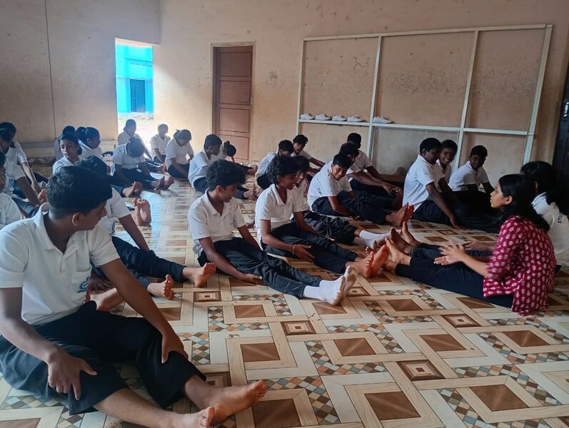പ്രമാണം:44060 -02-yoga.jpg