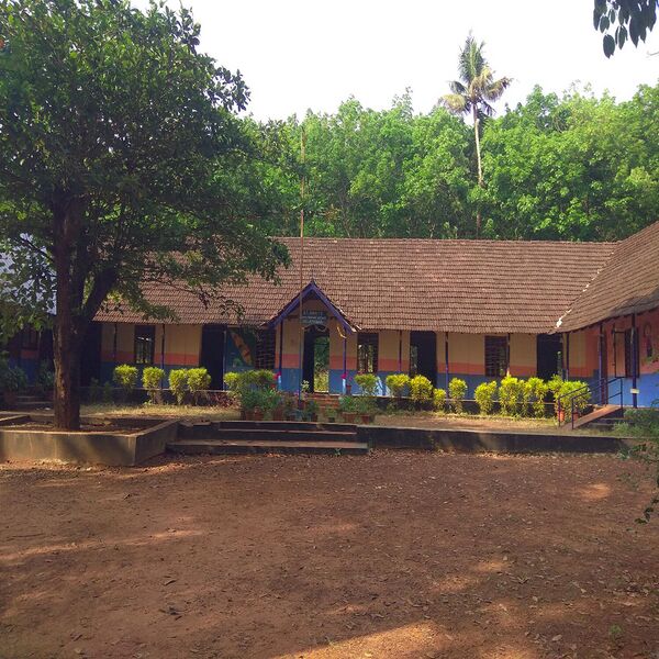 പ്രമാണം:School photo 2(1)-imresizer.jpg