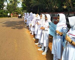 ഇസത്ത് ജെർസി വിദ്യാർത്ഥികൾ ചങ്ങല തീർത്തു.jpeg