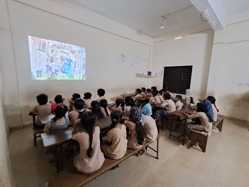 പ്രമാണം:19345 Hitech Presentation1.jpeg