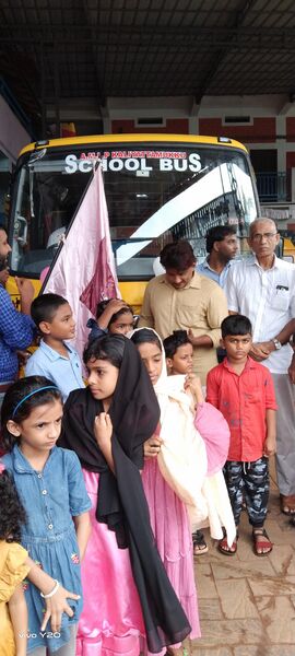 പ്രമാണം:19413 SCHOOL BUS.jpg