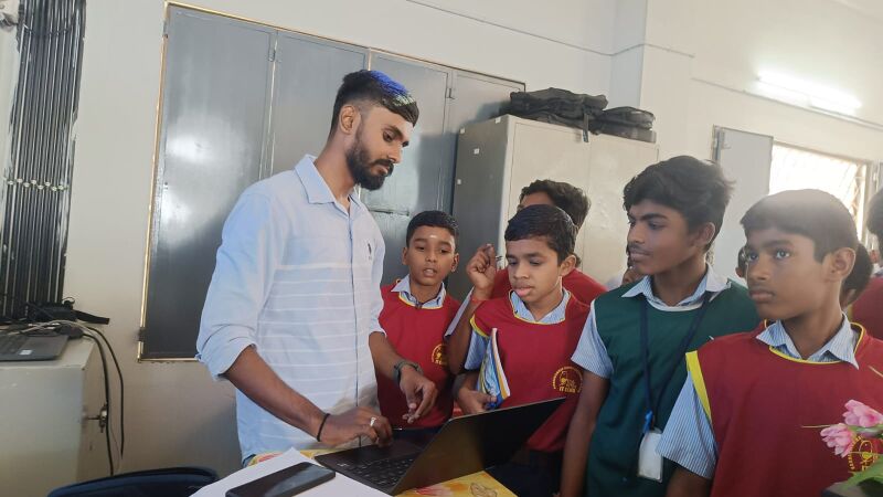 പ്രമാണം:21060-lk free43.jpg