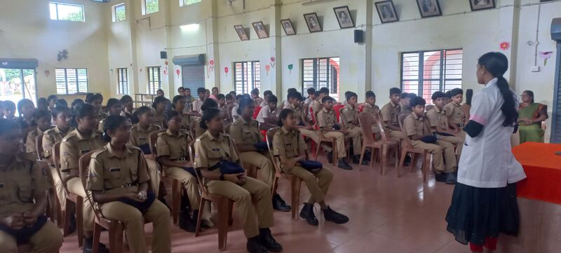 പ്രമാണം:22058 tsr firstaidclass 2025.jpg