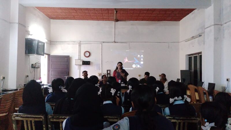 പ്രമാണം:24034-lk class2.jpg